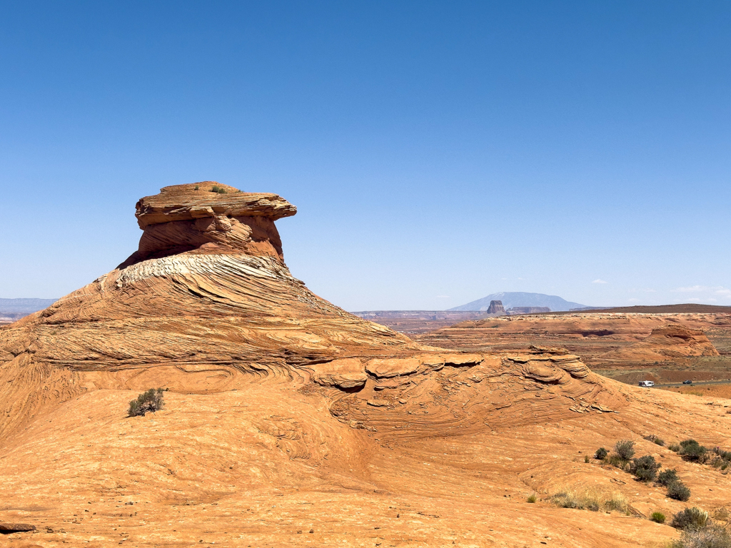 Ein Hoodoo auf dem beeheive trail mit einem Blick in die Ferne