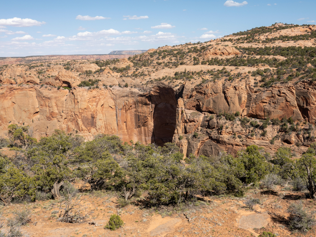 Am Canyon der Natural Bridges sehen wir ein grosse Mulde