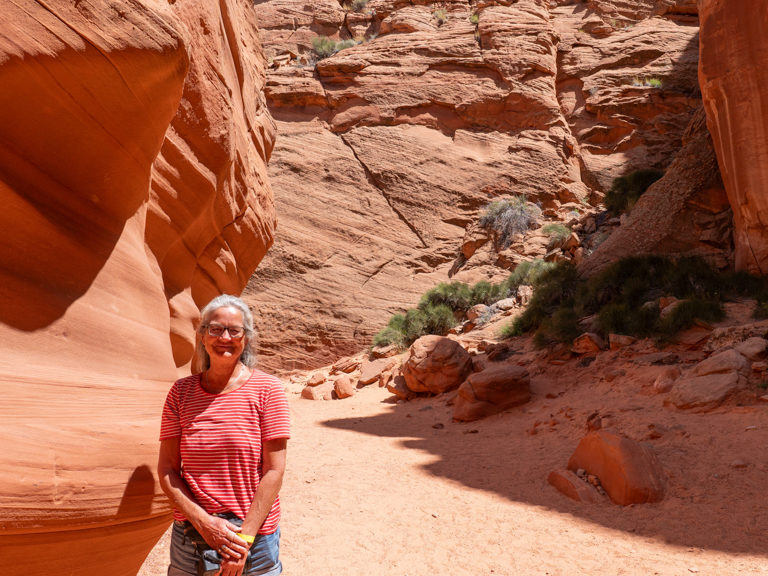 Fotoimpressionen vom Antelope Canyon Ma posiert im Sonnenlicht