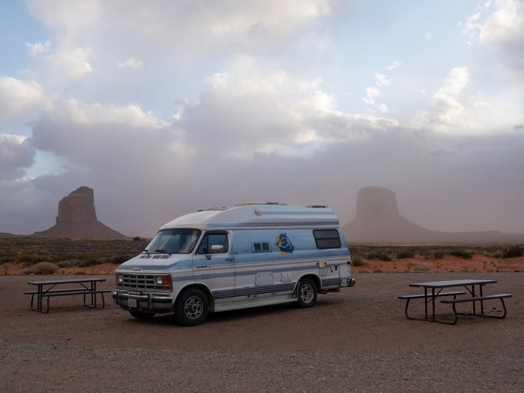 Martha am Nami am Rand vom Monument Valley