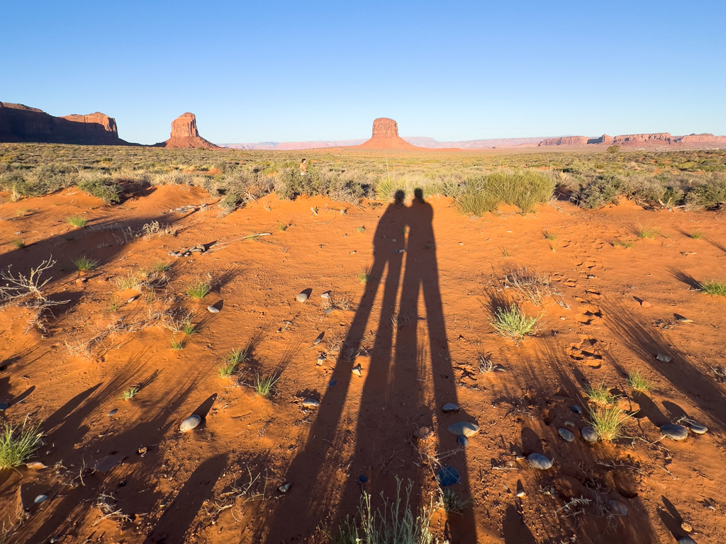 JoMa Selfie am Morgen nach der kalten Nacht im Monument Valley