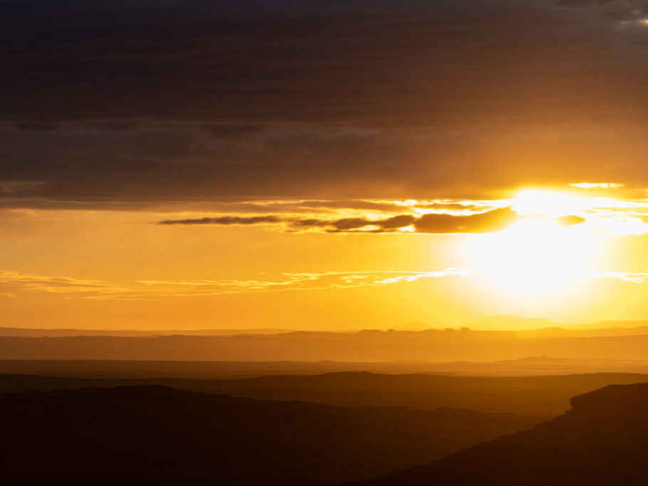 Der Sonnenaufgang über dem Monument Valley