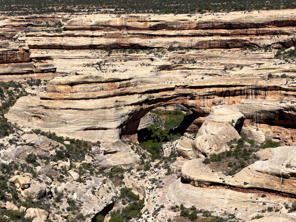 Von oben sehen wir die mächtige Kachina Bridge