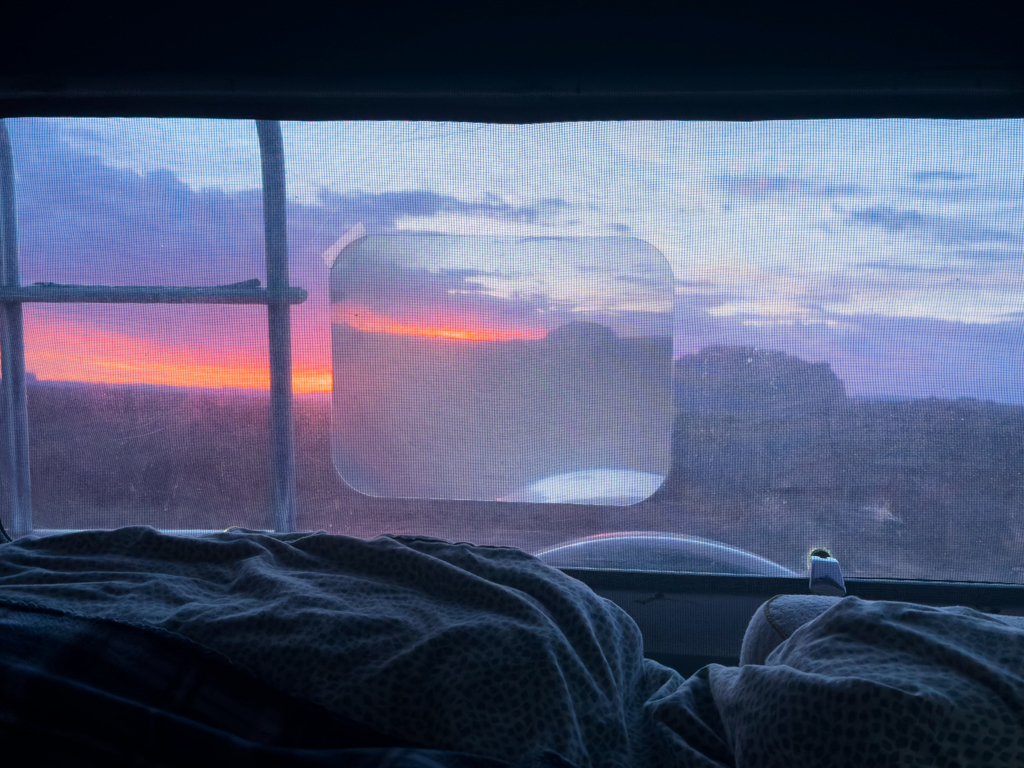 Ausblick aus unserem "Schlafzimmer" in Martha auf den Panorama: Sonnenuntergang im Needles District