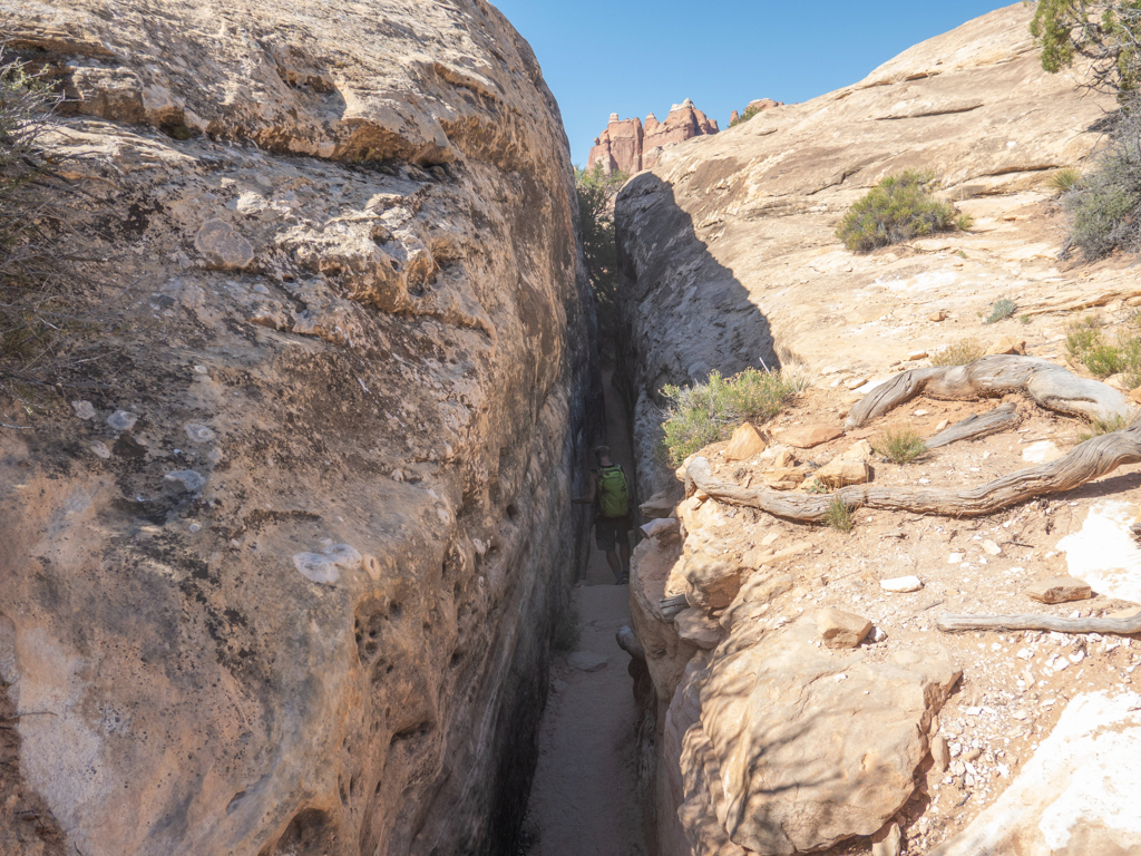 Durch diese hohle Gasse muss man durch. Unsere Wanderung im Needles NP