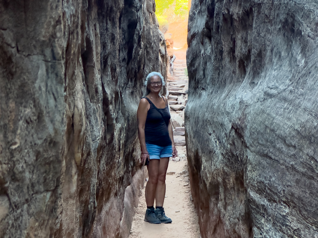 Durch diese hohle Gasse muss man durch. Unsere Wanderung im Needles NP