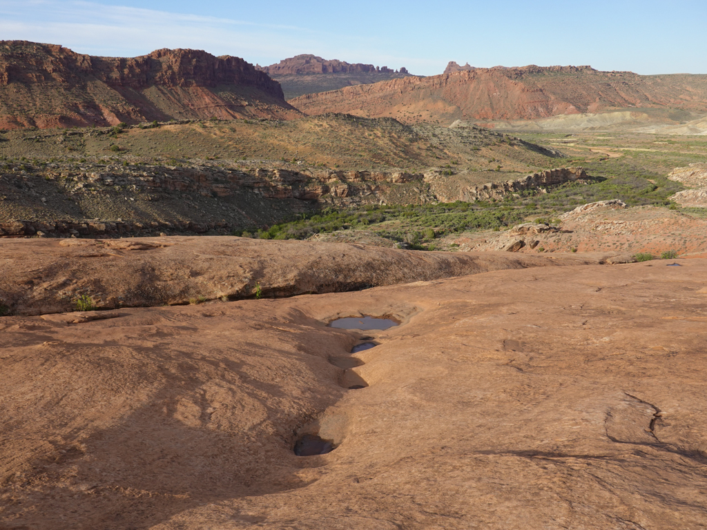 Der weite Blick in die Landschaft im Arches NP die noch etwas mehr zu bieten hat