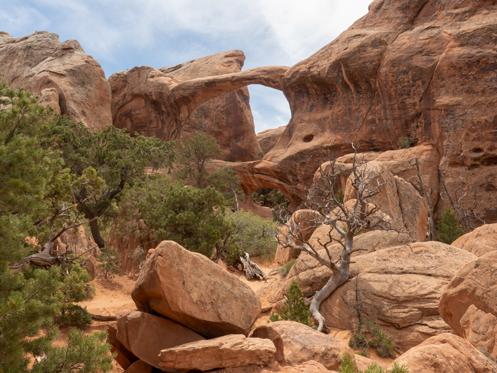 Durchblick durch einen der vielen Arches hier im Arches NP