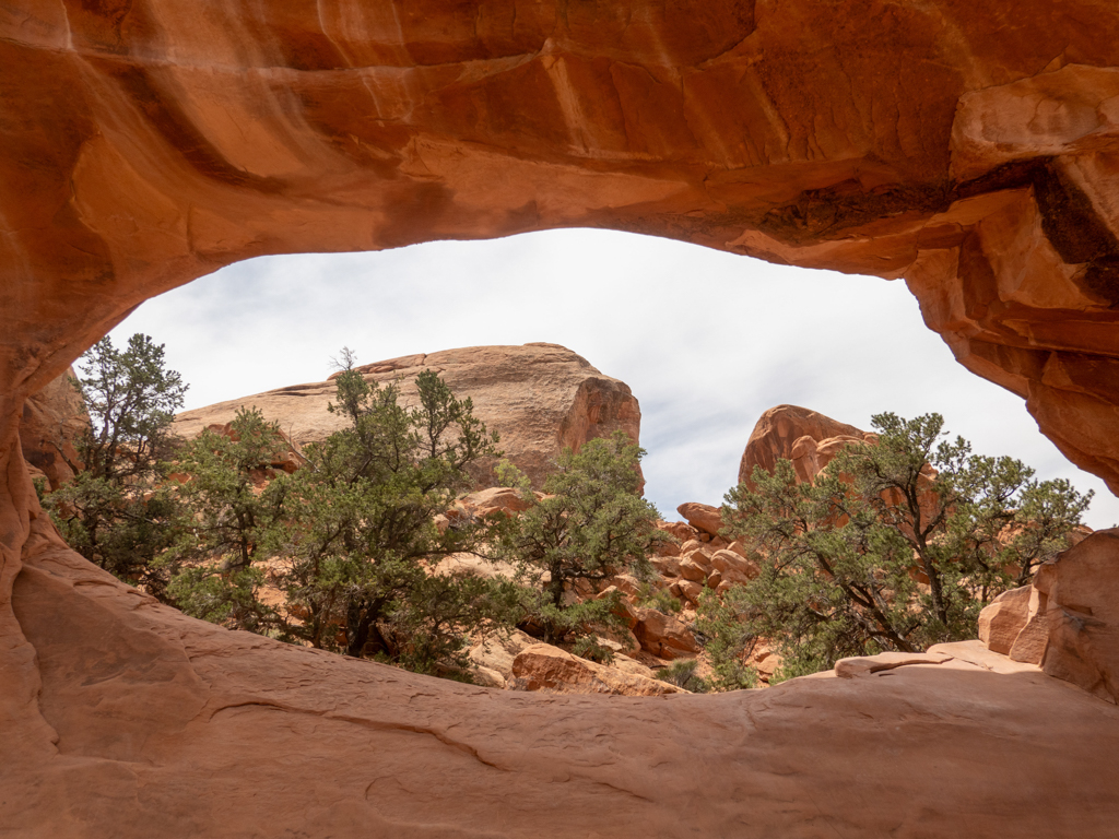 Durchblick durch einen der vielen Arches hier im Arches NP