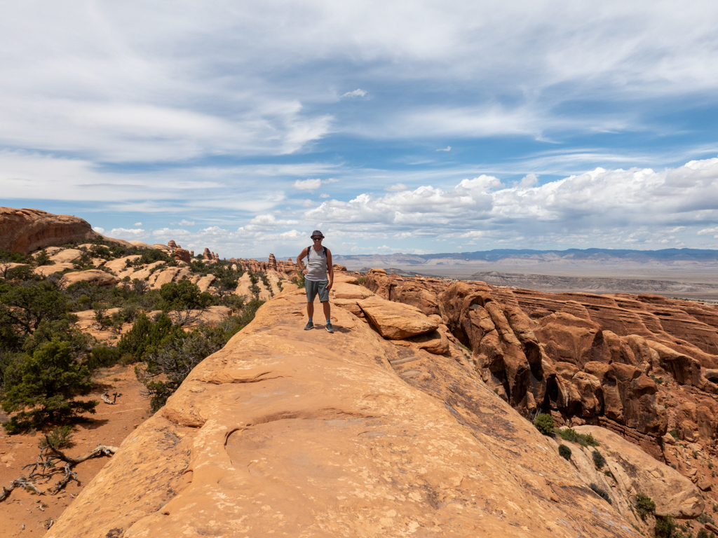 Der dickliche Jo posiert während der gemeinsamen Wanderung durch den Arches NP