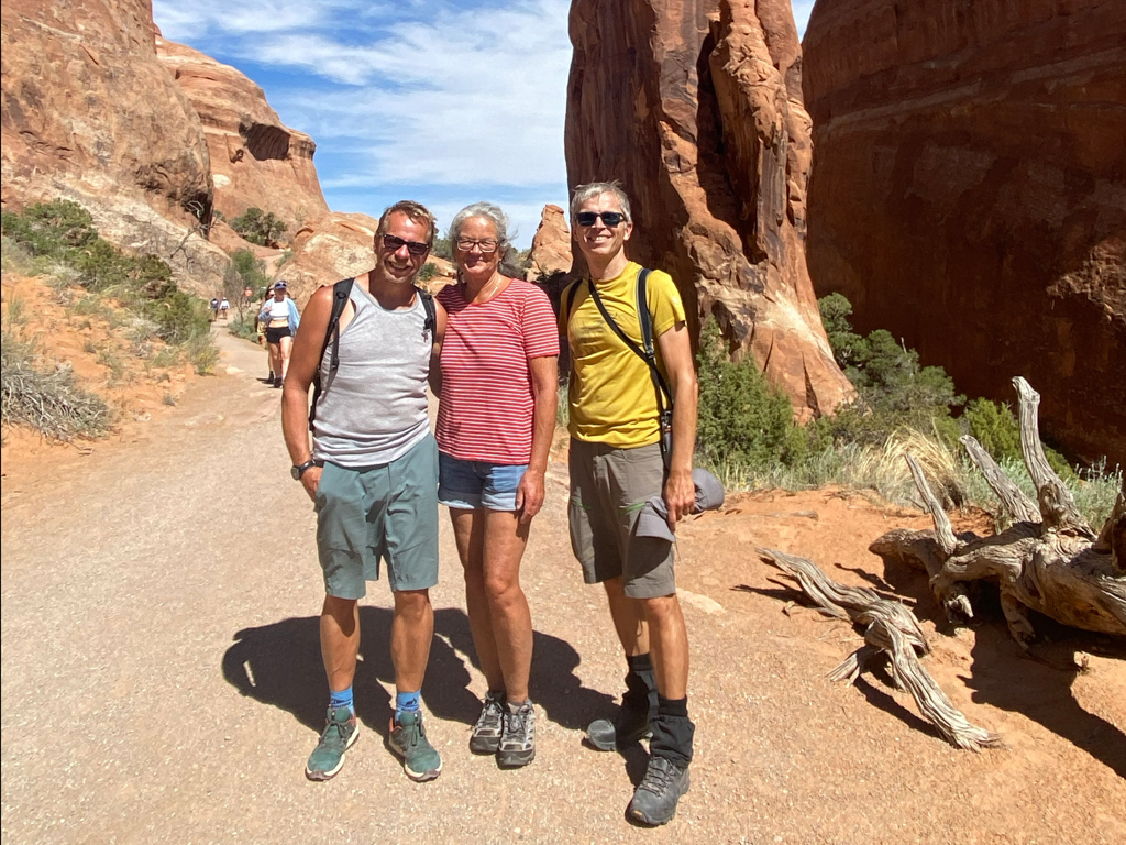 Ma's muskulöse Bodyguards auf der Wanderung durch den Arches NP