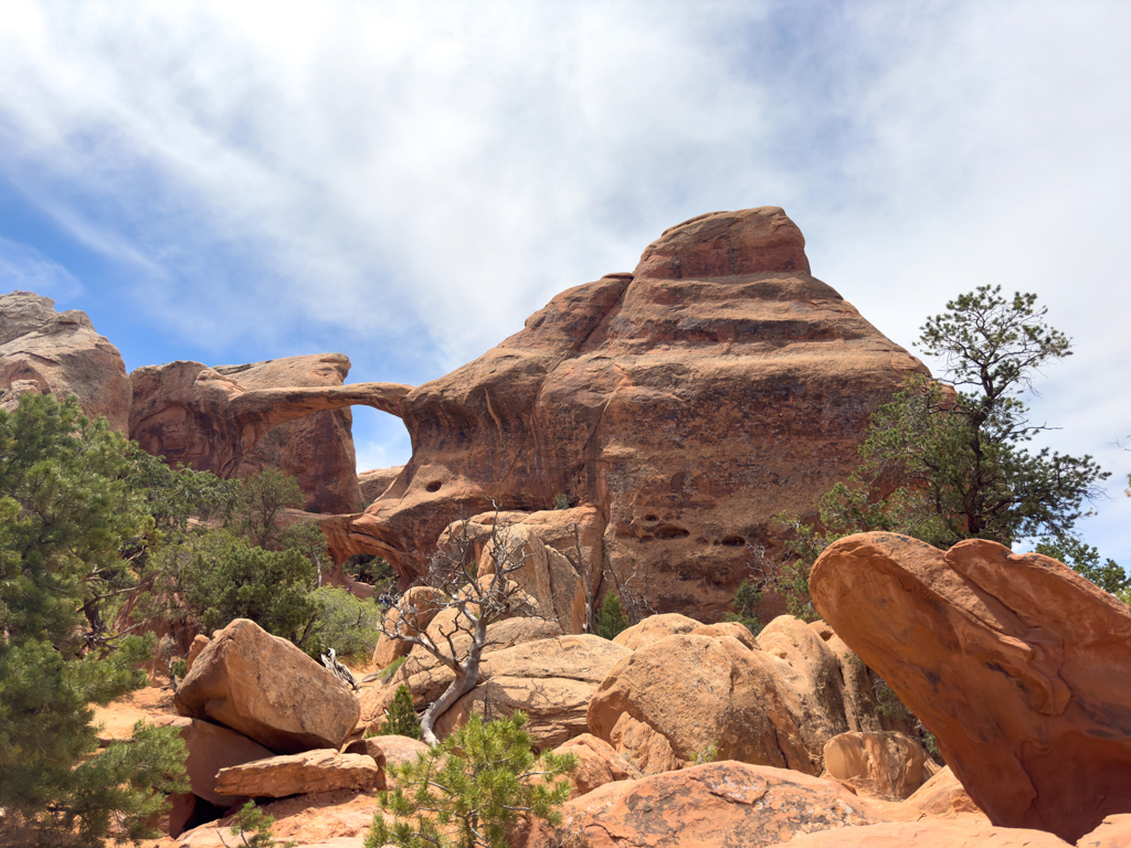 Durchblick durch einen der vielen Arches hier im Arches NP