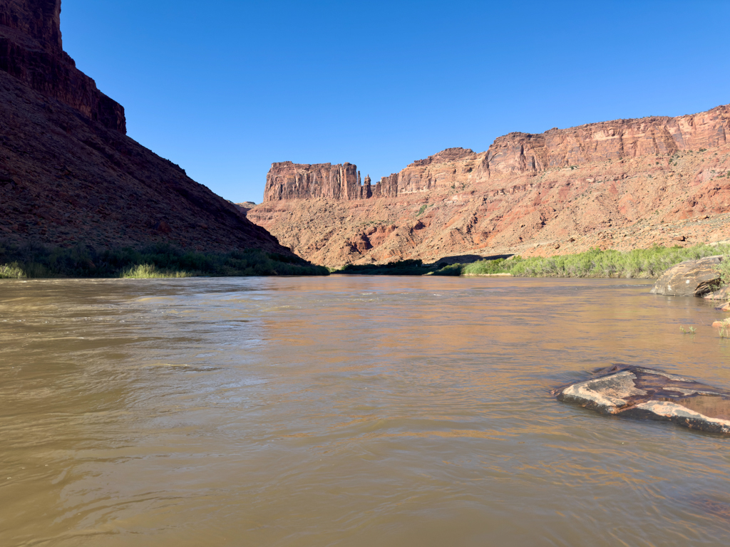 Blick von unserem Stellplatz am Drinks Campground direkt auf den Colorado River