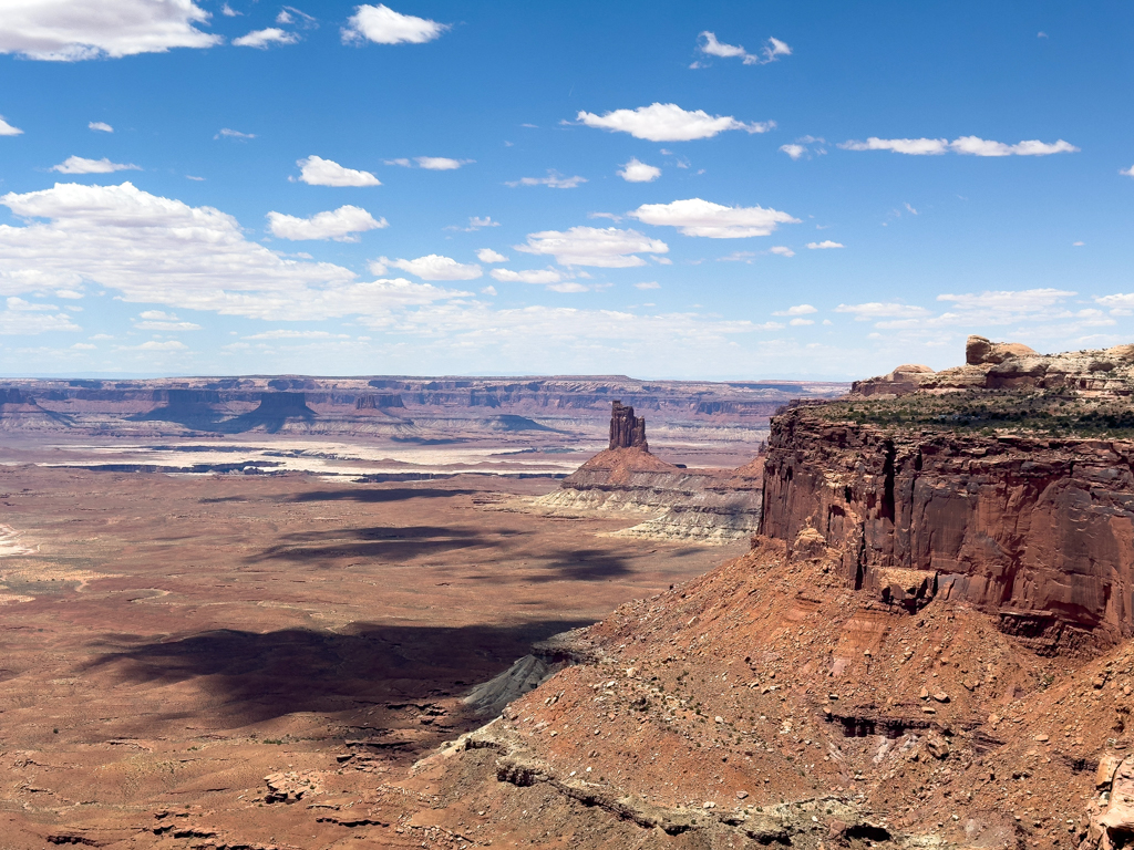 Noch ein beeindruckendes Pano von dem weiten Tal des Island in the Sky NP