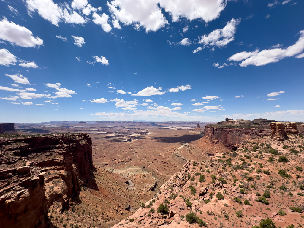 Noch ein beeindruckendes Pano von dem weiten Tal des Island in the Sky NP