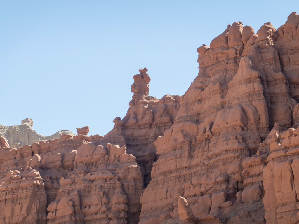 Der Goblin Valley State Park mit seiner eindrücklichen Landschaft. Auf der Wanderung zur Lair Cave