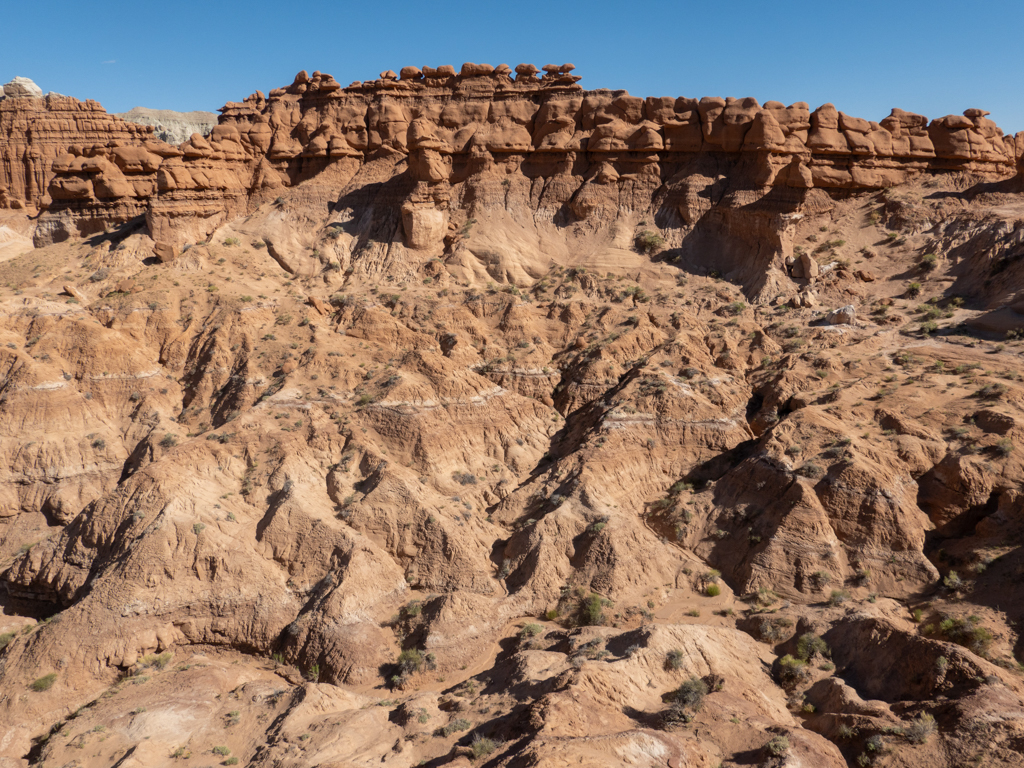 Ein Meer an kleinen Felskegeln hier im Goblin Valley State Park