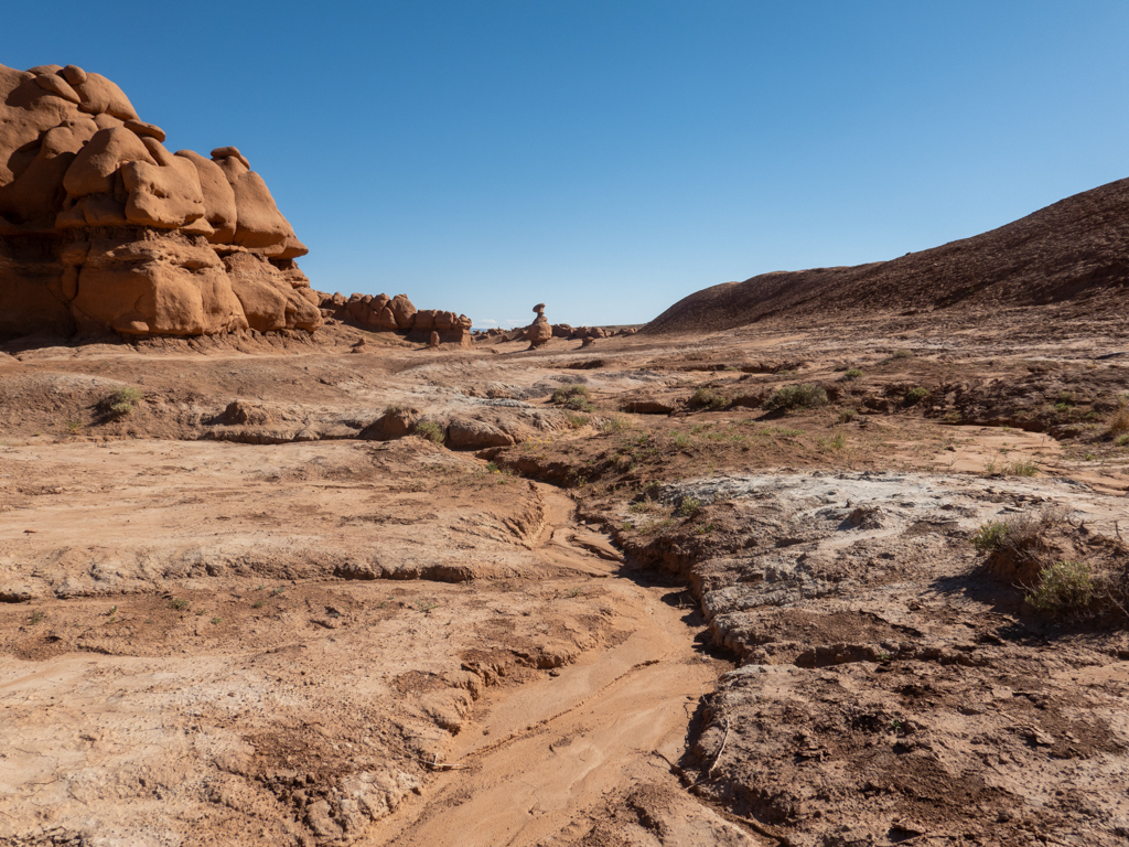 Ein einsamer Hoodoo im Goblin Valley State Park