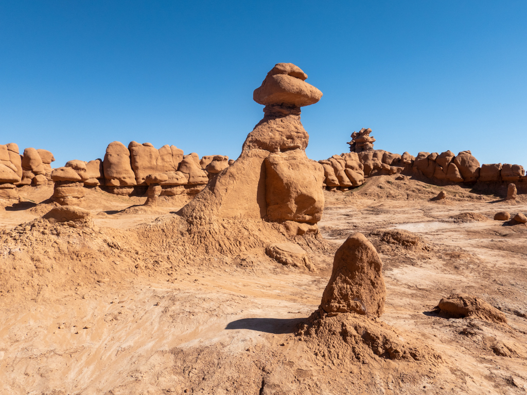 Ein einsamer Hoodoo im Goblin Valley State Park