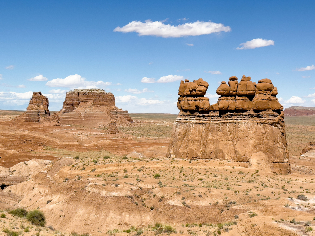 5 Goblins mit Landschaft im Goblin Valley State Park