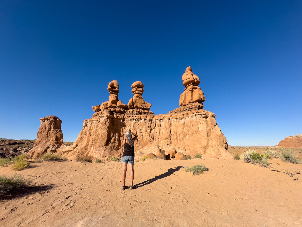 Ma fotografiert die drei Schwestern im Goblin Valley State Park