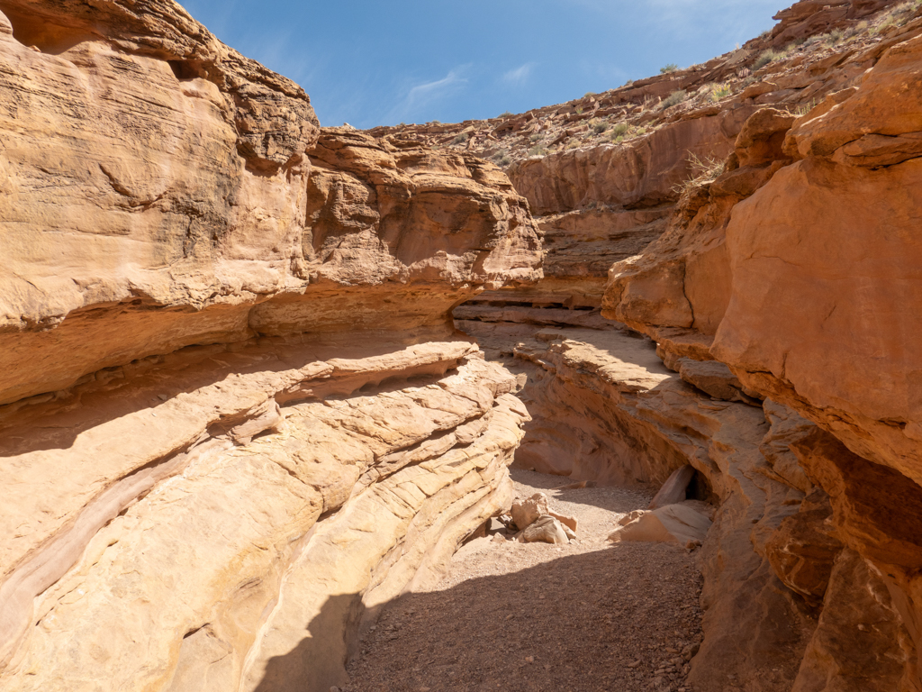 Mit Ma im Little Wild Horse Canyon unterwegs