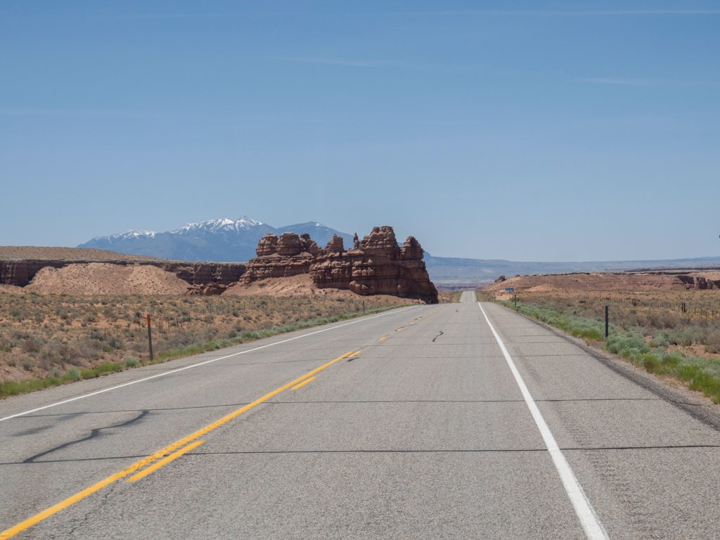 Die eigentümliche Landschaft hier in Utah. Auf dem Weg zum Fruita Campground, Capitol Reef