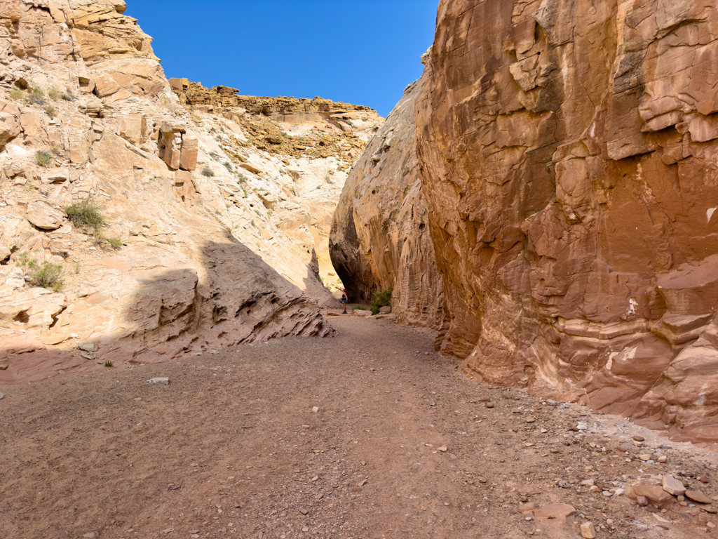 Mit Ma im Little Wild Horse Canyon unterwegs