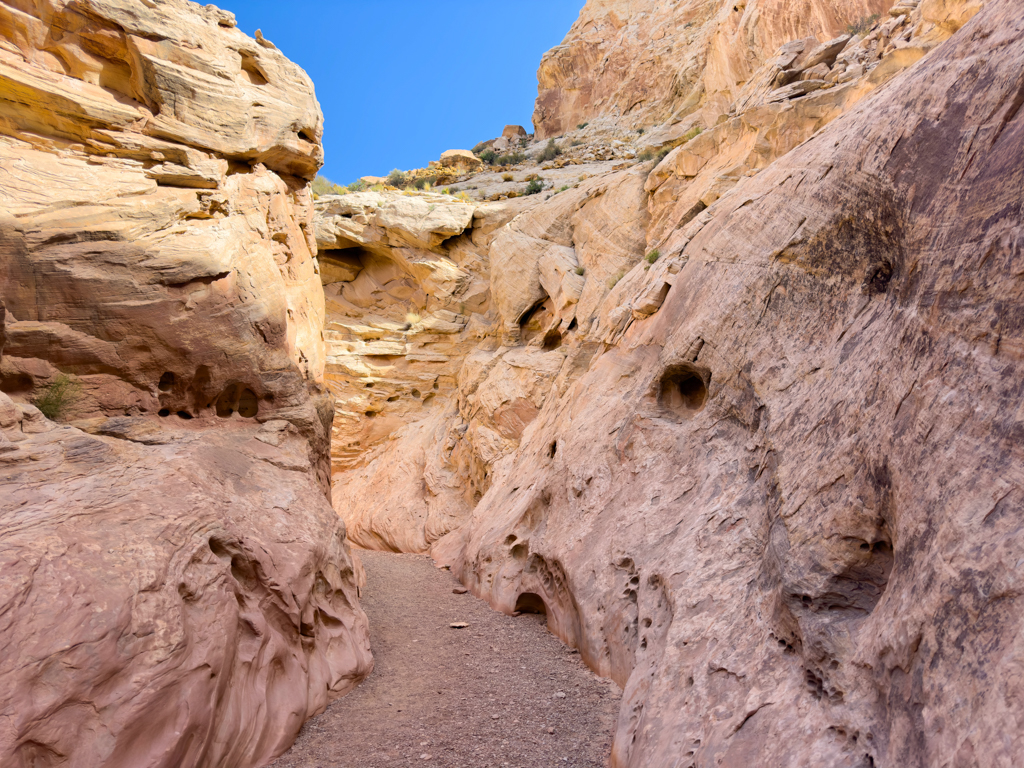 Mit Ma im Little Wild Horse Canyon unterwegs