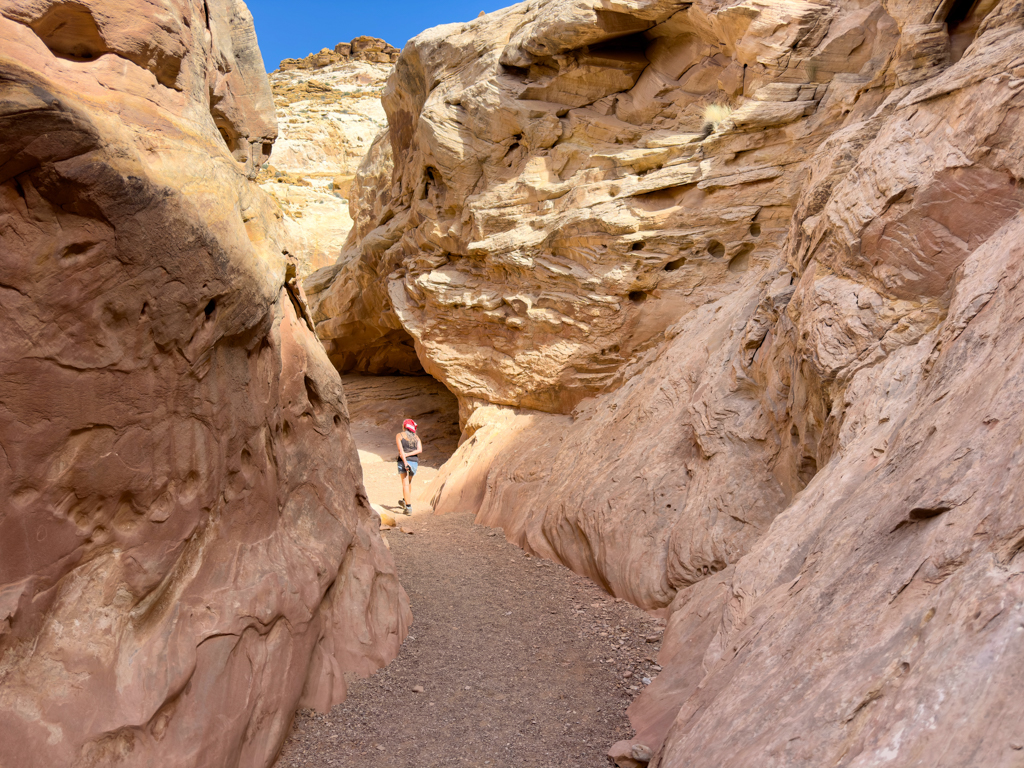 Mit Ma im Little Wild Horse Canyon unterwegs