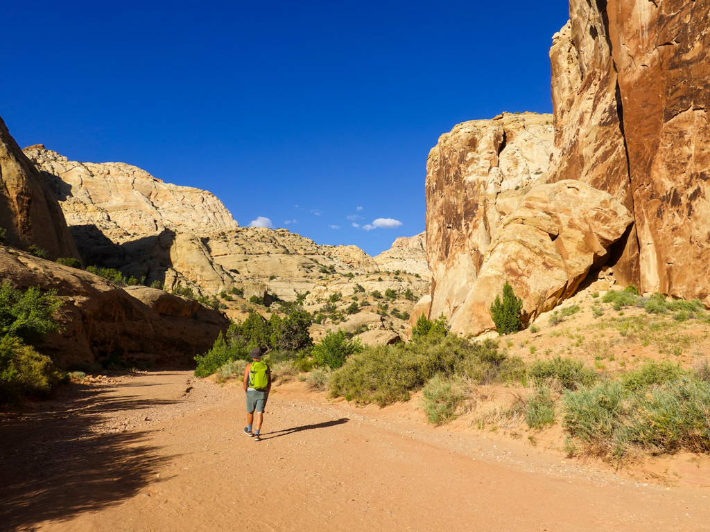 JoMa machen sich im Capitol Reef auf die Wanderung durch den Grand Wash