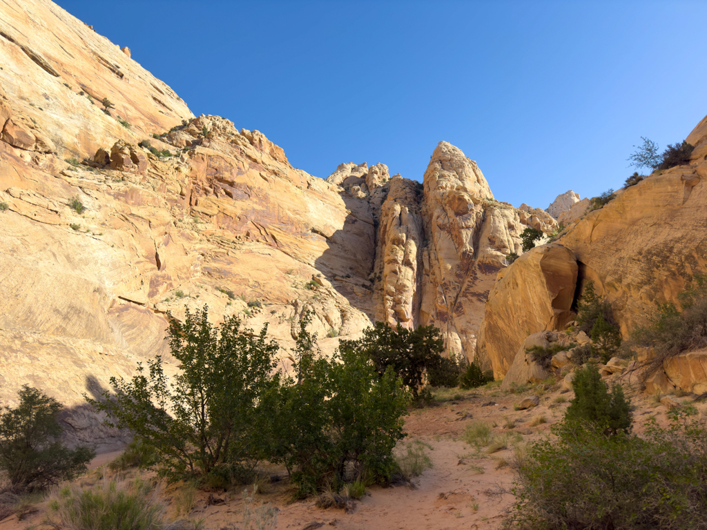 JoMa machen sich im Capitol Reef auf die Wanderung durch den Grand Wash