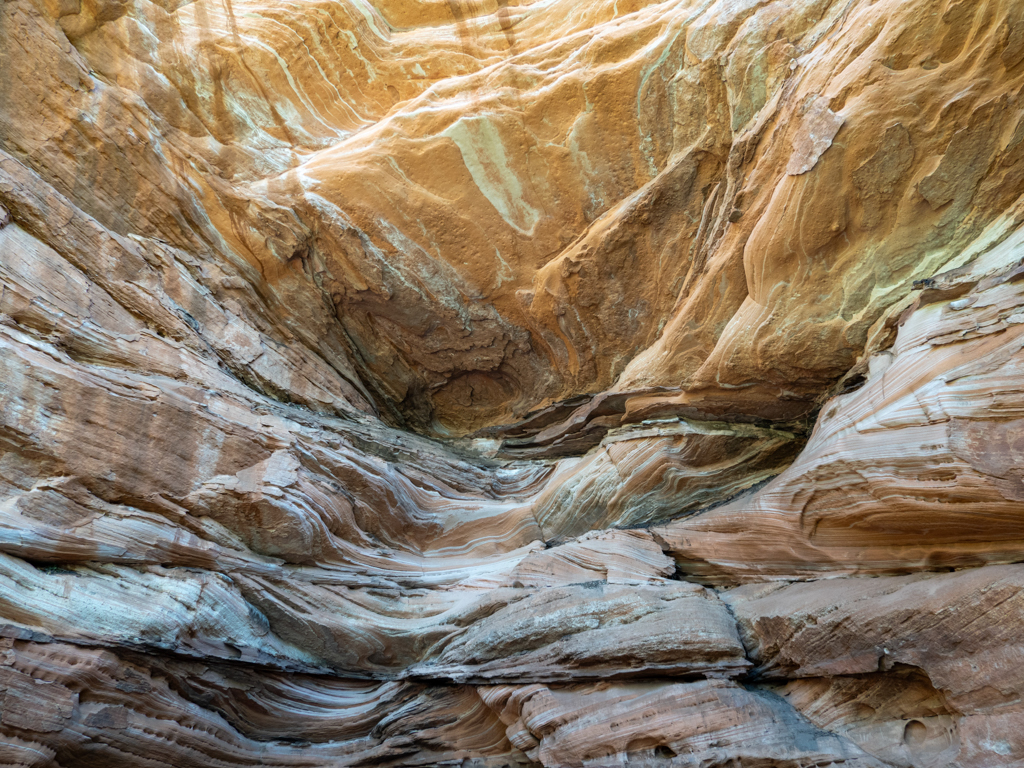 Fels oberhalb des Einstiegs zur Höhle des "Hidden Lakes" in Kanab