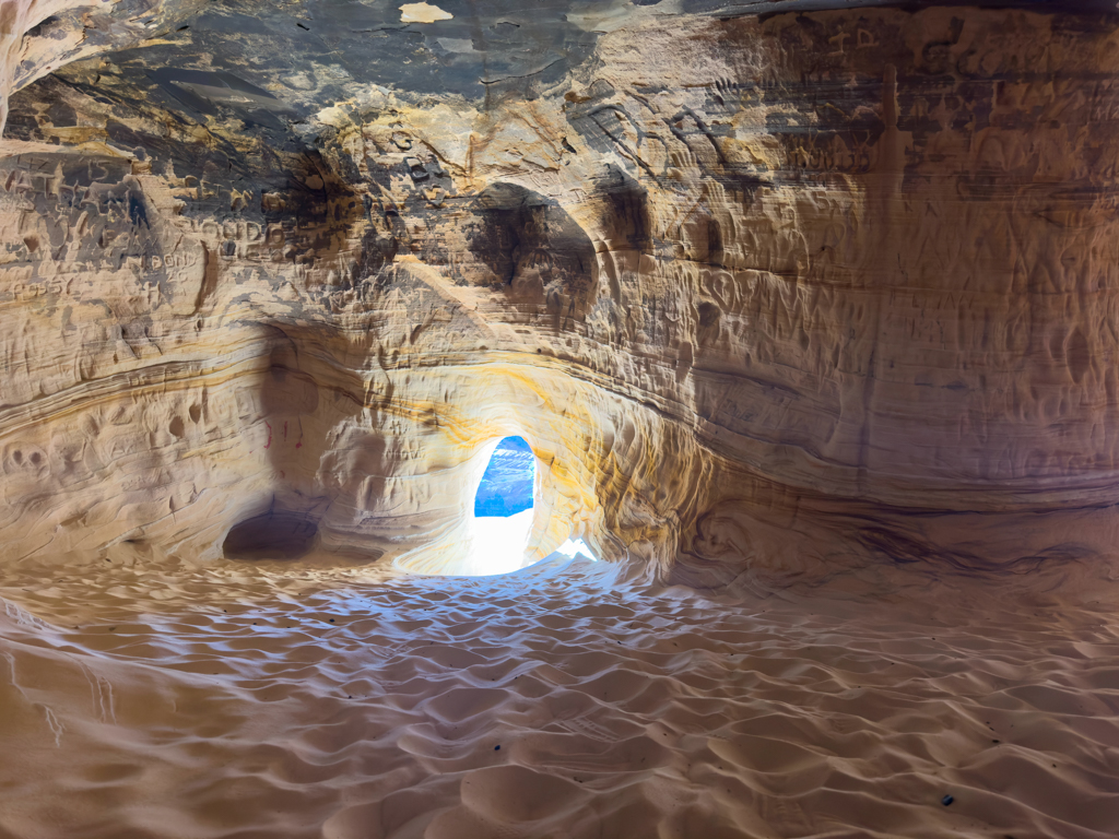 Blick nach draussen von einem der Sand Caves, Kanab