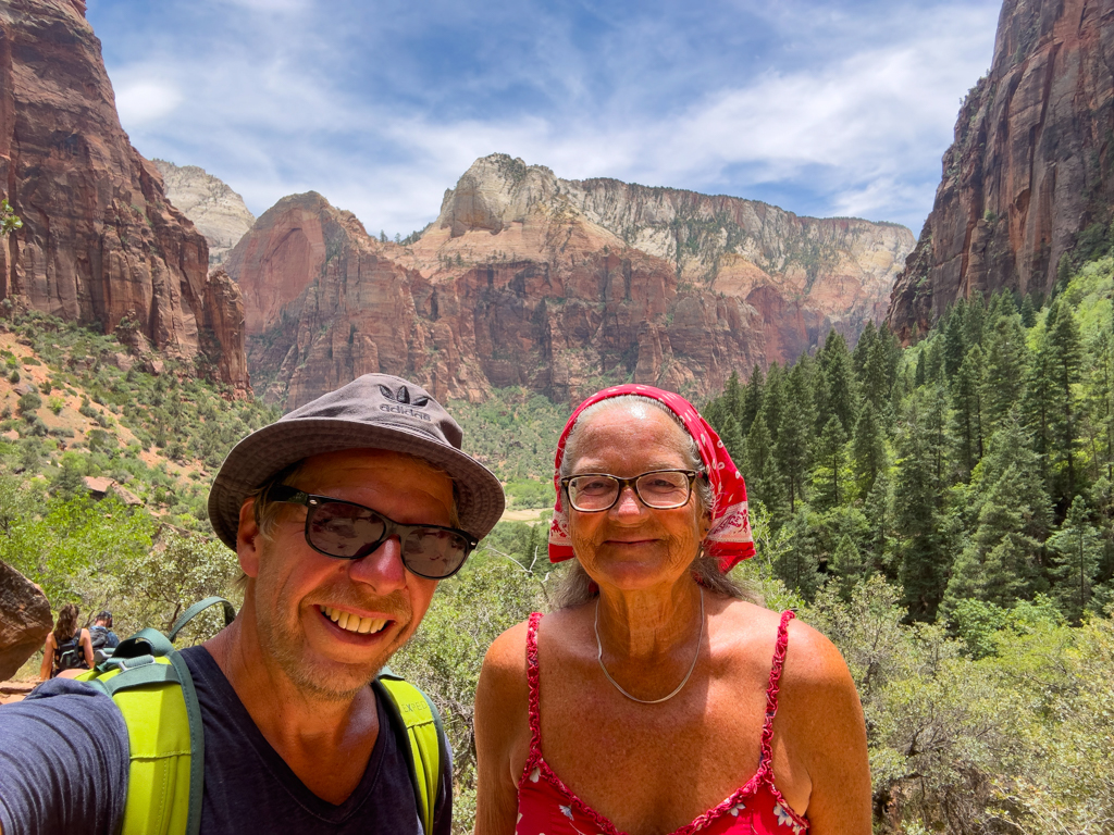 JoMa auf der Wanderung zu den Emerald Pools im Zion Canyon