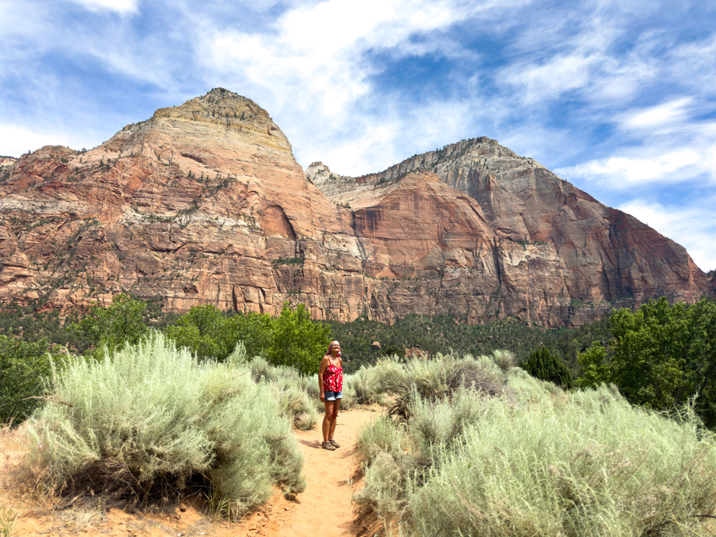 Mit Ma im Zion Canyon auf der Emerald pools Wanderung unterwegs