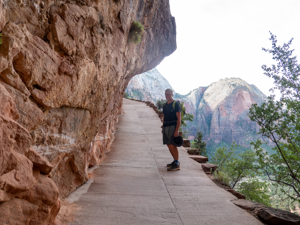 Mit Jo unterwegs zu den Angels Landing. Noch sind nur wenige unterwegs...