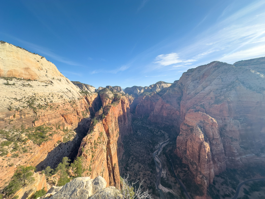 Über diesen schmalen Grat ist Jo zu den Angels Landing gekommen