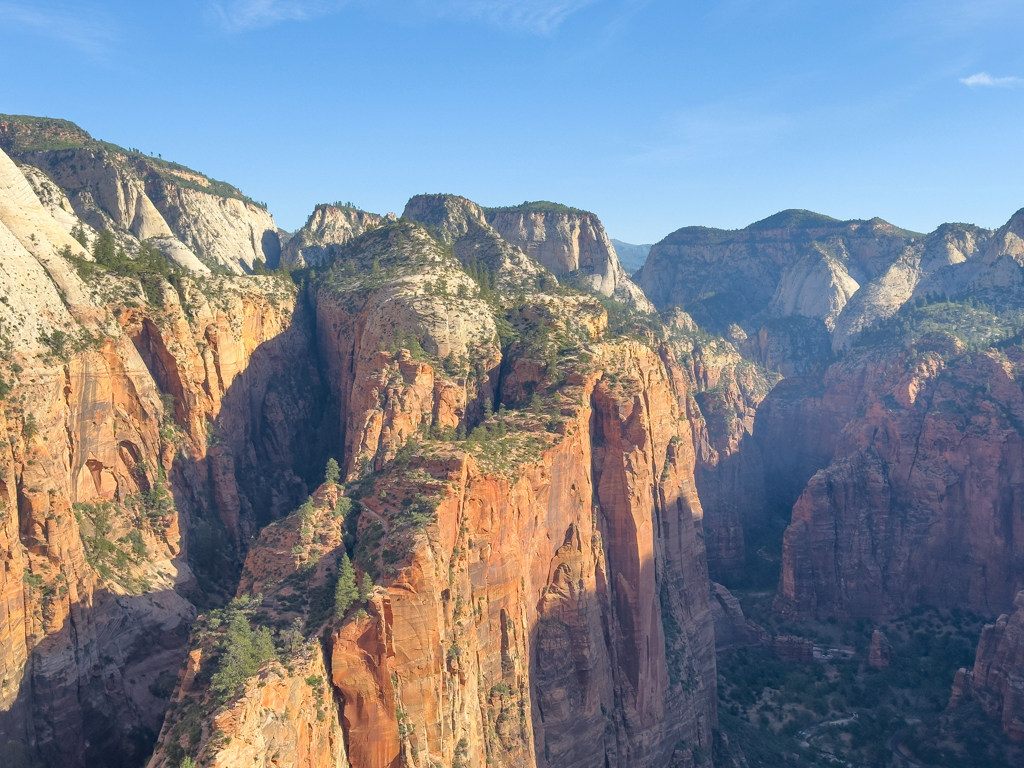 Über diesen schmalen Grat ist Jo zu den Angels Landing gekommen