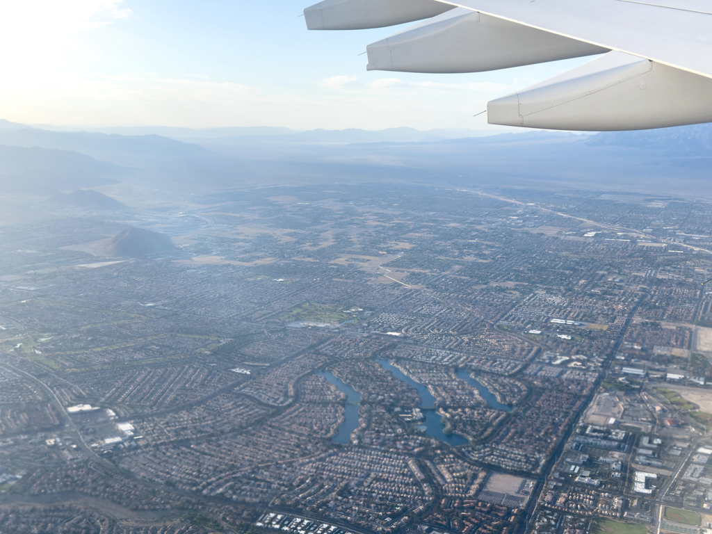 Abflug mit Aussicht auf die Grossstadt Los Angeles