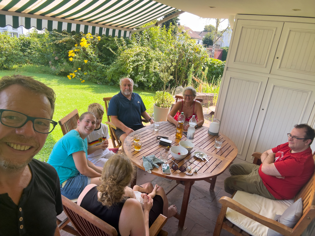 Treffen von Jörg mit Familie, Hannah und Oscar sowie Bert bei Willem und Karin