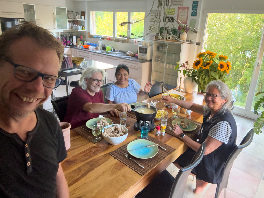 Zum Abschied ein Fondue bei Markus und Champa