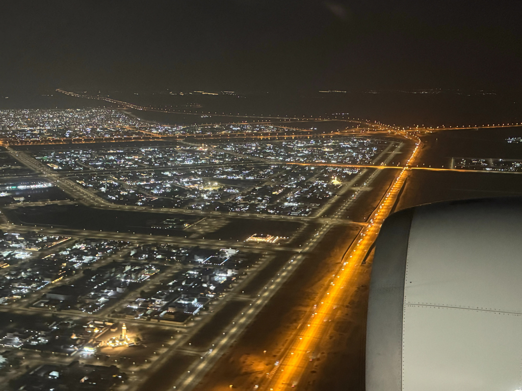 Anflug auf Abu Dhabi bei Nacht