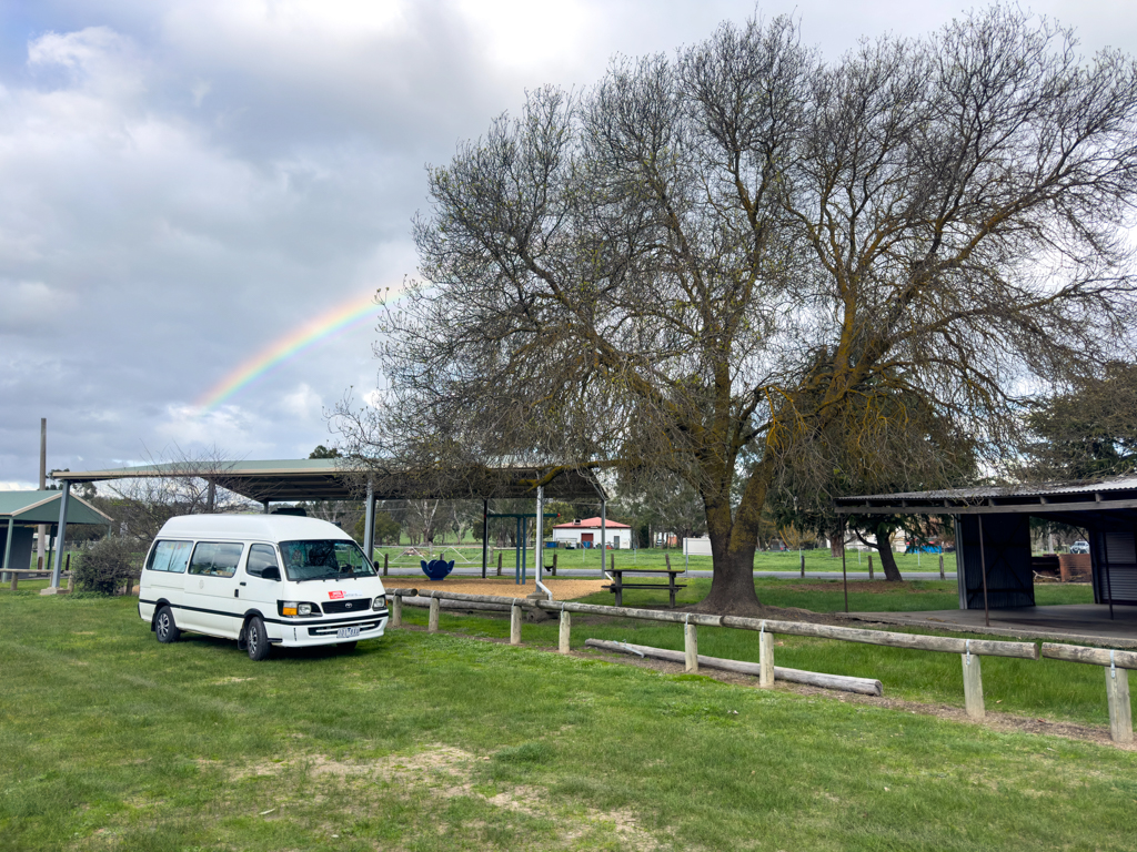 Unser erster Campingplatz mit Eneli: Ein Regenbogen erscheint!