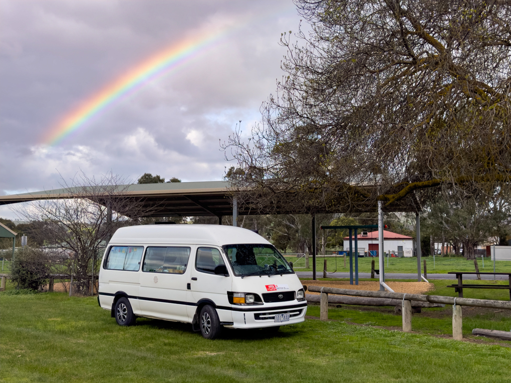 Unser erster Campingplatz mit Eneli: Ein Regenbogen erscheint!