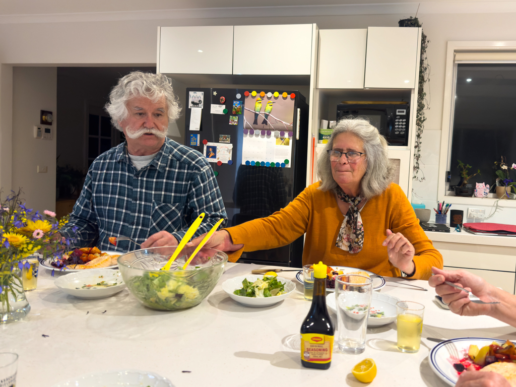 Mit Martin und Elisabeth beim Znacht - das Schweizer Maggi darf nicht fehlen!