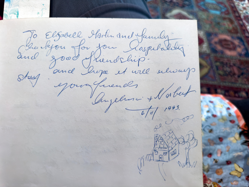 Erste Seite in Siegrist's Guest Book, 1993 von Norbert in Handarbeit hergestellt