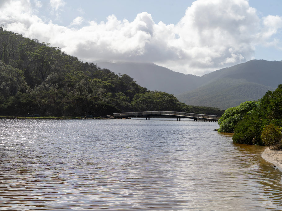 Fussgängerbrücke über den Tidal River im Wilsons Promontory N.P.