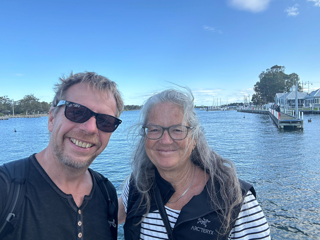 JoMa auf der Fähre von Paynesville zur Raymond Island
