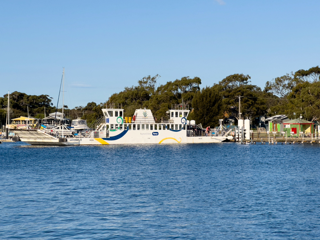 Fähre von Paynesville zur Raymond Island, wo es Koalas zu sehen gibt